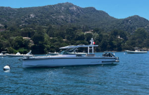 Louer un Axopar 37 à Porto-Vecchio