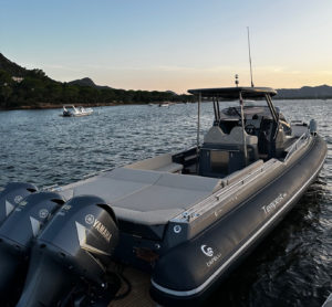 Louer un semi-rigide Capelli 44 à Porto-Vecchio.