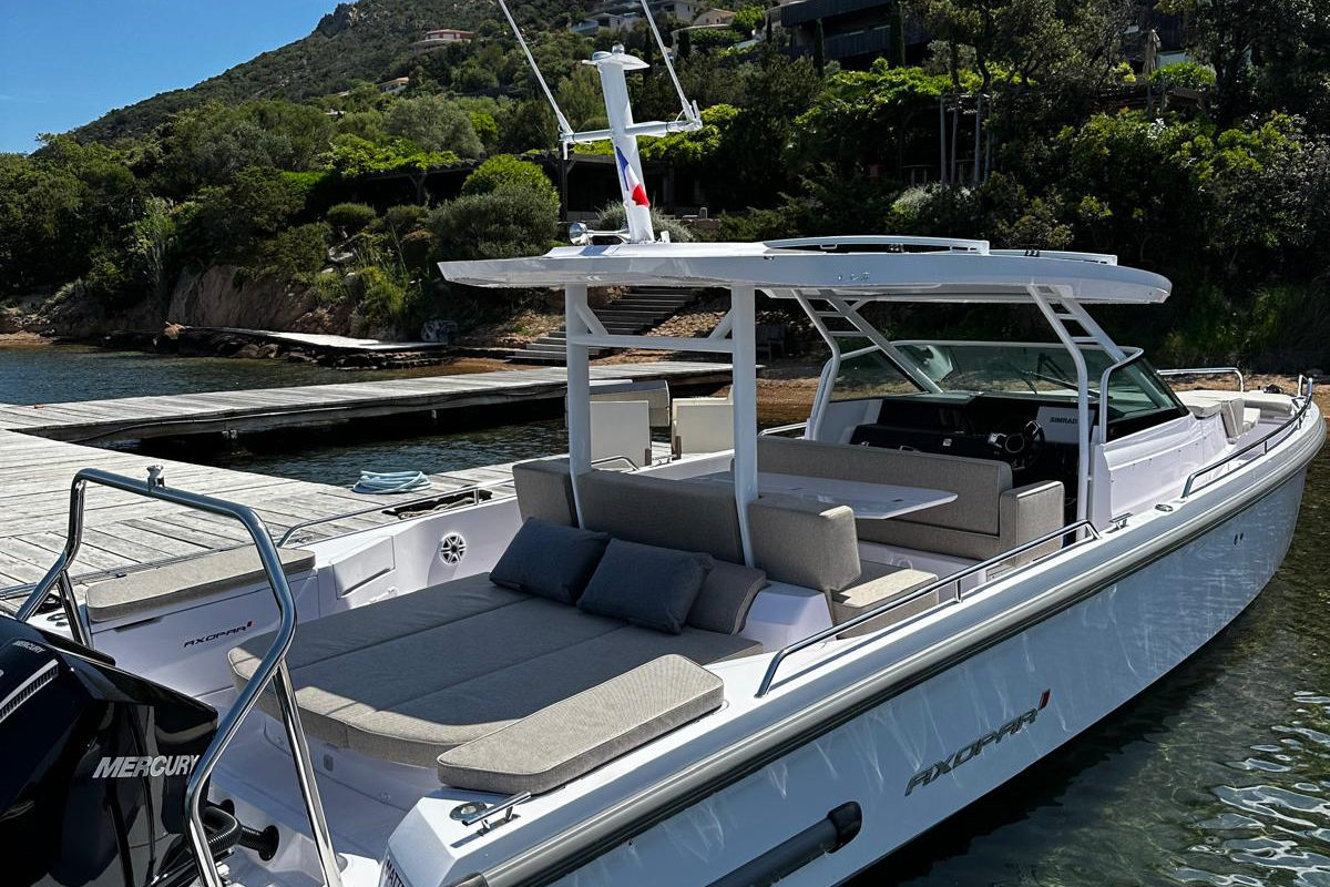 Louer un Axopar 37 à Porto-Vecchio