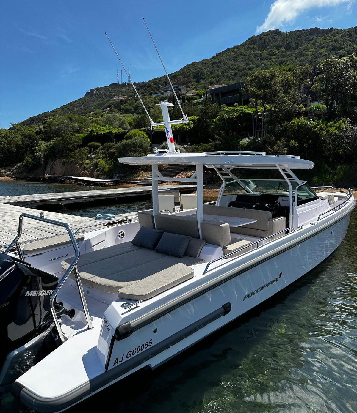 Louer un Axopar 37 à Porto-Vecchio